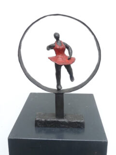 GEKLEURD VROUWTJE IN CIRKEL(rood)